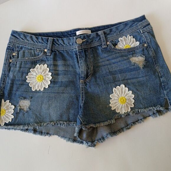 Lauren Conrad Embroidered Daisy Jean Short Shorts Distressed Cuttoff Design W 12 - Picture 2 of 16